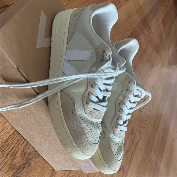 Veja Women's Sneakers in Cream and White - Picture 2 of 5
